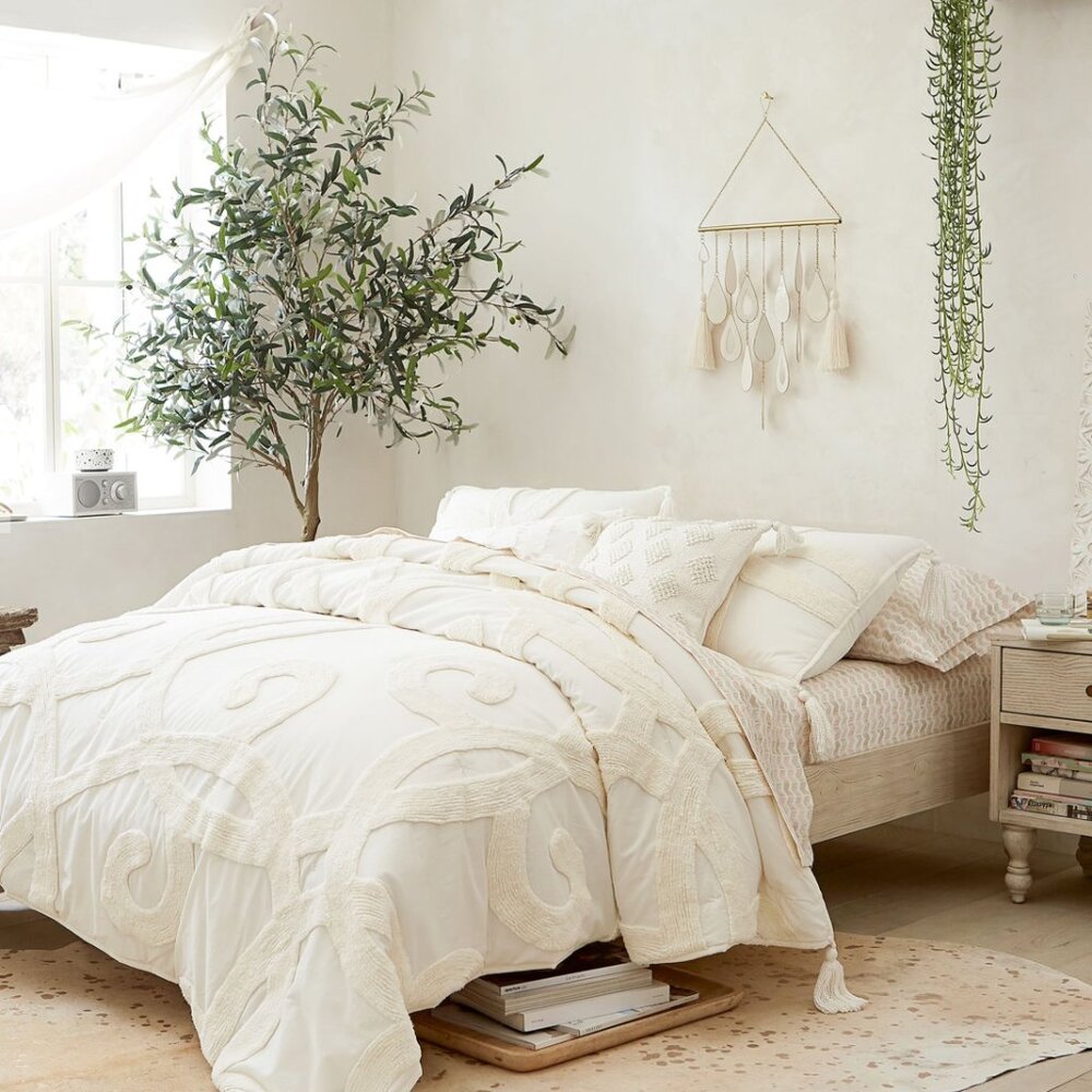 NEW Pottery Barn Teen Tufted Swirl Quilt Full / Queen + 2 Standard Shams